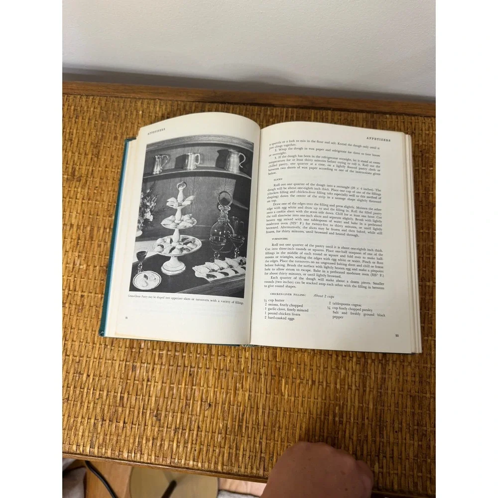 NY Times Menu Cook Book Craig Claiborne 1966 First Edition Vintage HC Recipes